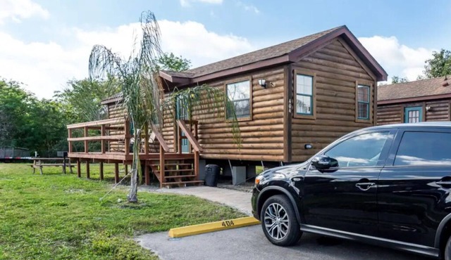 Lakefront Cabin #403, 10mins to Beach/Pet Friendly/Prime Location/BOOK TODAY
