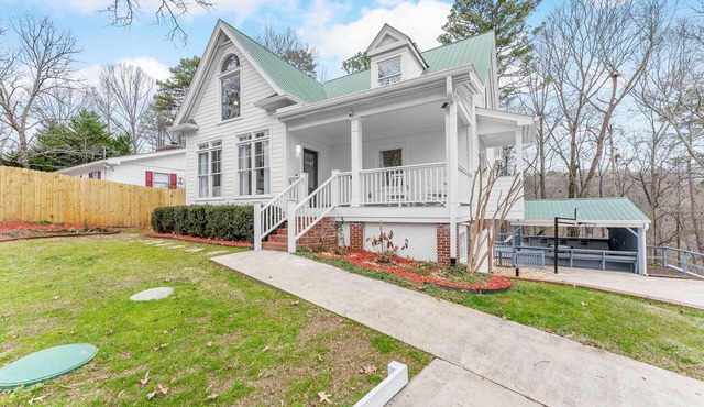 Lakefront, Deep Water Boat Dock & Private Ramp, Legendary Game Room, Lake Lanier