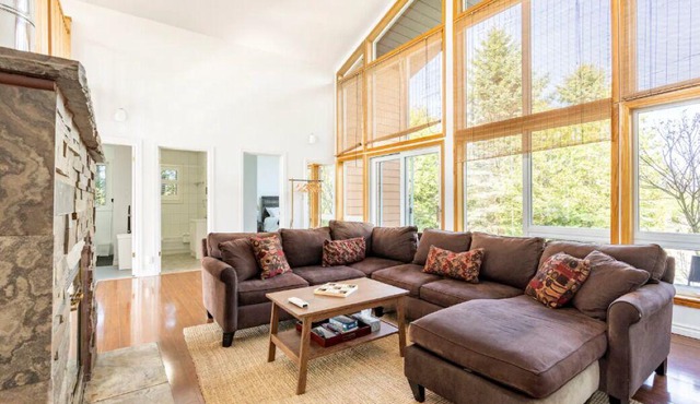Lakefront Majestic Getaway with Hot Tub and Sunsets!