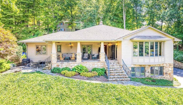 Lakefront mountain home with WiFi, extensive kitchen, & central AC