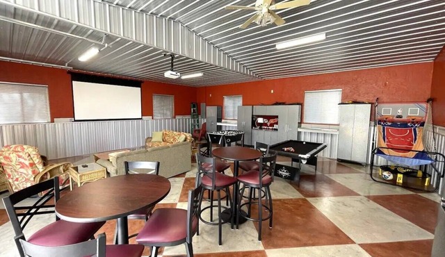 Lakehouse on Lake Francis with Huge Game Room next to Boat Ramp