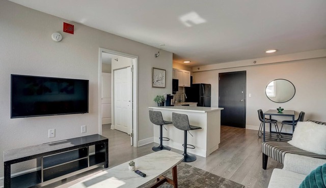 Landing | Amazing 1BD, Courtyard, Clubhouse