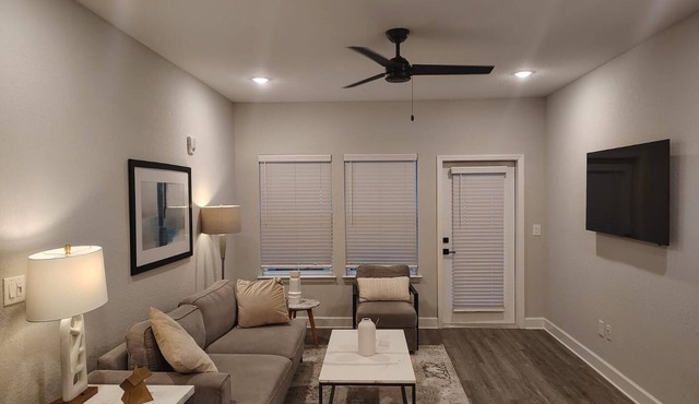 Landing | Amazing 1BD, Gym, Pool