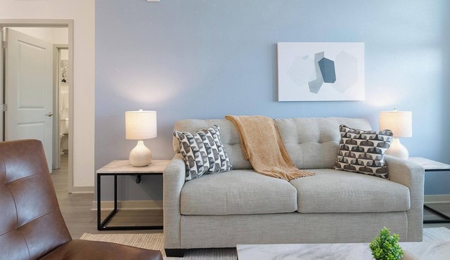 Landing | Beautiful 2BD, Clubhouse, Gym