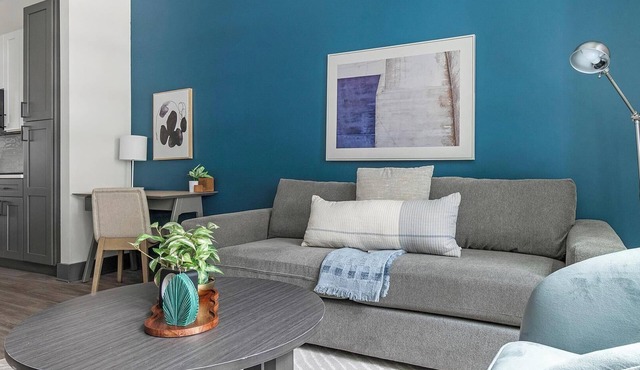 Landing | Beautiful 1BD, Gym, Pool