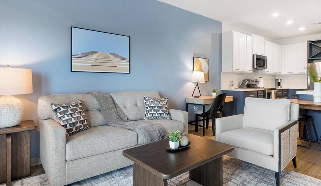 Landing | Chic 1BD, Clubhouse, Gym