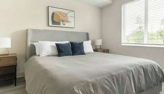 Landing | Chic 1BD, Gym, Pool