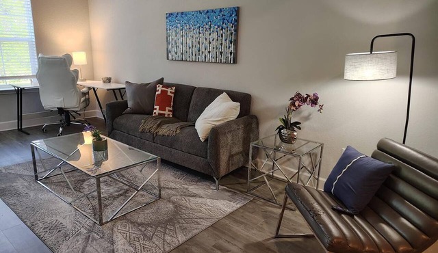 Landing | Chic 2BD, Gym, Pool