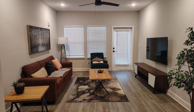 Landing | Chic 2BD, Gym, Pool