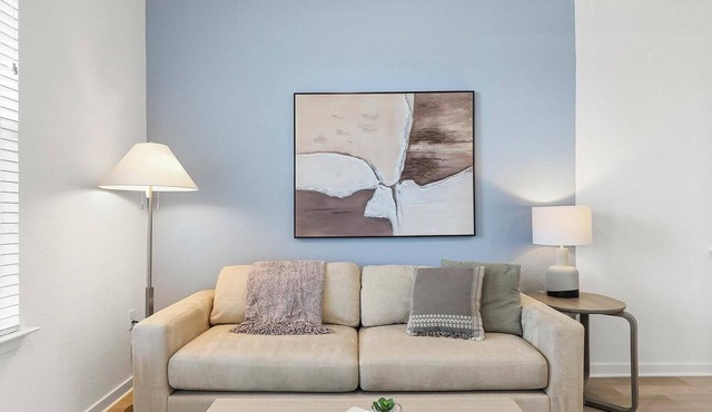 Landing | Chic 2BD, Pool, Clubhouse