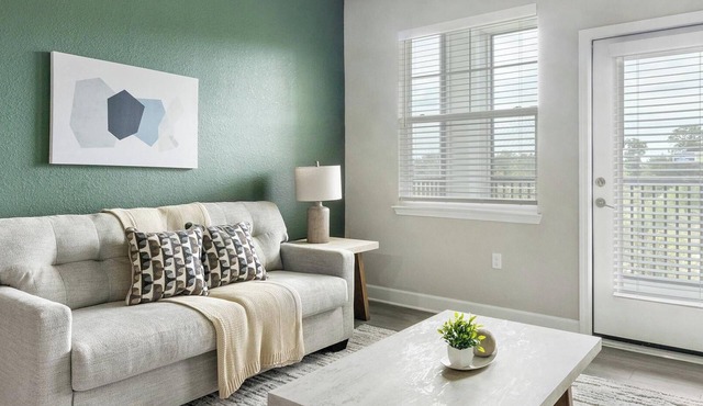 Landing | Chic 2BD, Yoga Studio, Gym