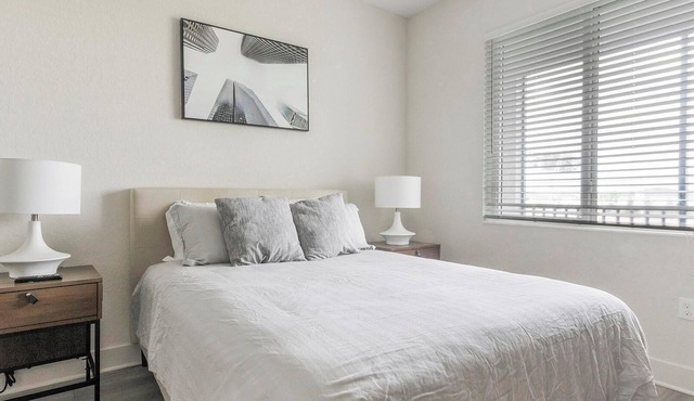 Landing | Chic 2BD, Yoga Studio, Gym