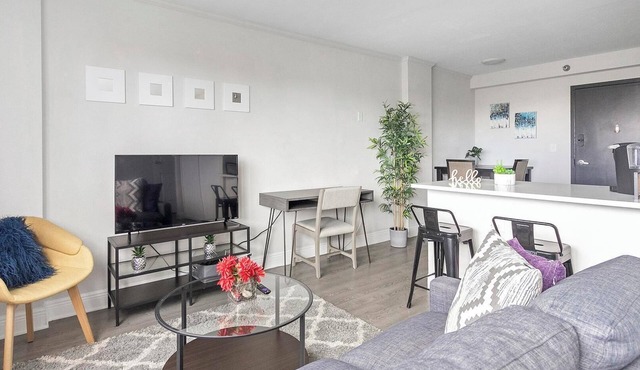 Landing | Chic Studio, Yoga Studio, Pool