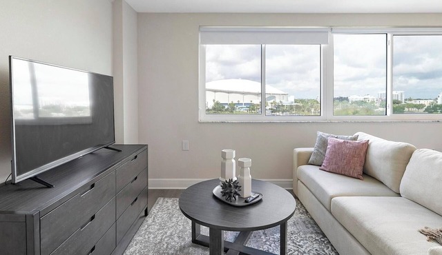 Landing | Incredible Studio, Courtyard, Gym
