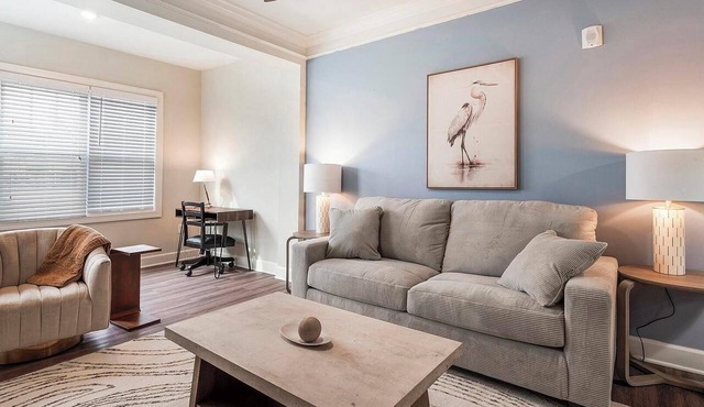 Landing | Incredible 2BD, Pool, Gym