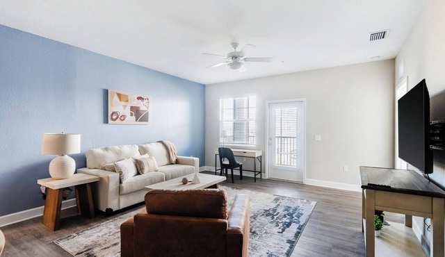 Landing | Incredible 2BD, Pool, Gym