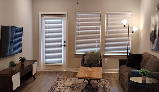 Landing | Incredible 2BD, Pool, Gym
