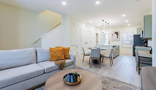 Landing | Incredible 2BD, Yoga Studio, Gym