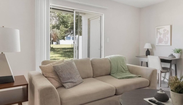 Landing | Modern 2BD, Gym