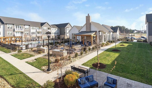 Landing | Modern 2BD, Pool, Gym