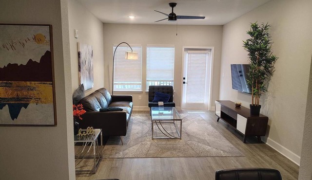Landing | Modern 2BD, Pool, Gym