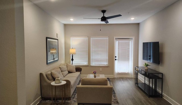 Landing | Spectacular 2BD, Gym, Pool