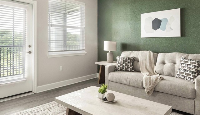 Landing | Stunning 2BD, Gym, Pool