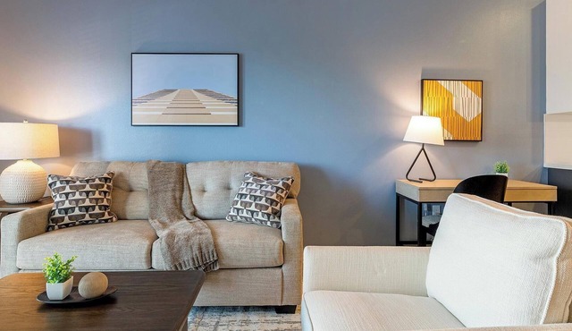Landing | Stylish 1BD, Gym, Clubhouse