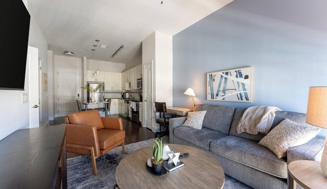 Landing | Stylish 1BD, Gym, Rooftop Lounge