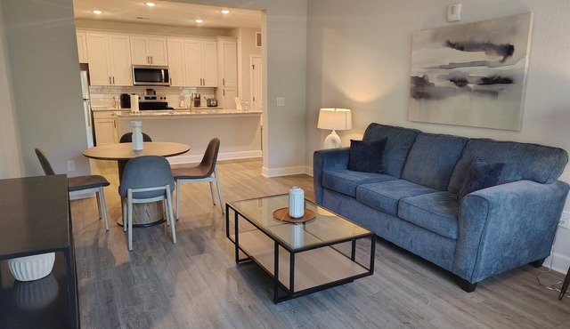 Landing | Stylish 3BD, Pool, Gym