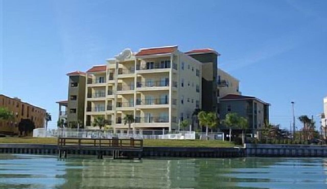 Large 2 Bedroom, 2 Bathroom Beach Condo - w/Beach, Household, Cleaning Supplies