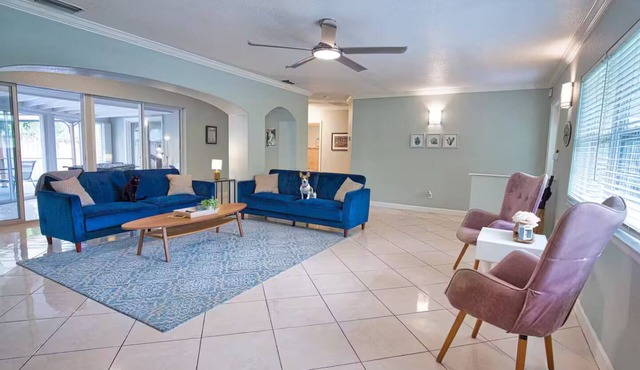 Large and Beautiful, Steps from Bay, Ringling!