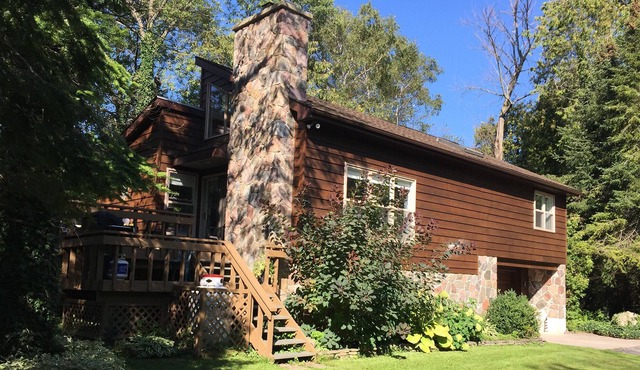 Large Stunning Cottage For All-Season Getaways!!