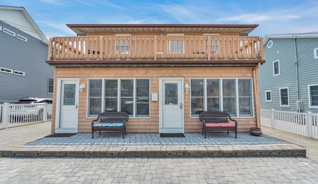 Lavallette Heart of Town 2 Family Beach Block 2 Bedroom Available!