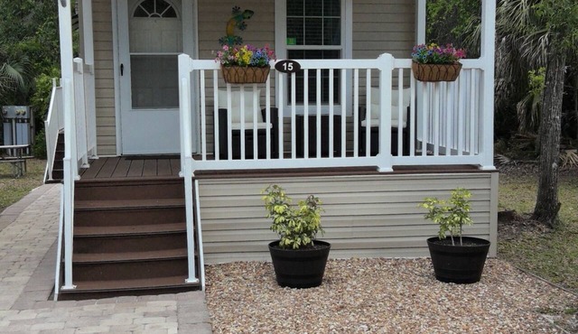 Lazy Lizard cabin at Sun Retreats Crystal River minutes from the Gulf & Fishing