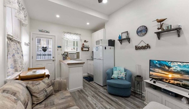 Lovely 1BR Wildwood Crest Condo with BBQ & Pool!