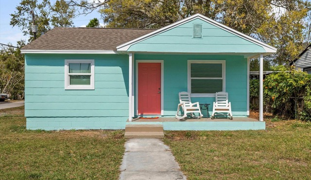 Lovely 2-bedroom bungalow in charming Gulfport