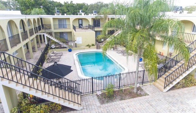 Lovely 2-bedroom condo with POOL