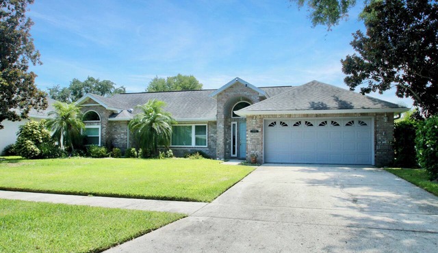 Lovely 3-bedroom pool house with AC in charming Port Orange
