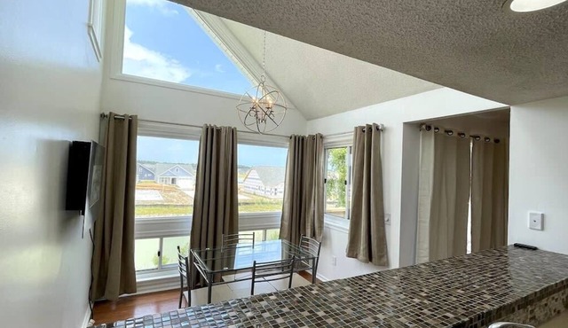 LR1 Bay Tree 1 bedroom condo with pool