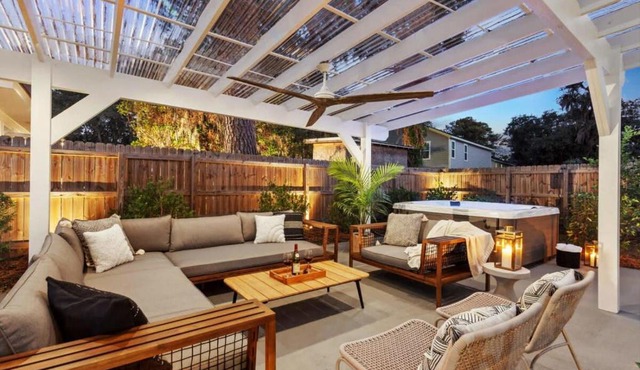 Luxe Modern Home Private Hot Tub