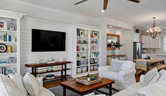 Luxurious Modern Townhouse right across beach! Table Tennis
