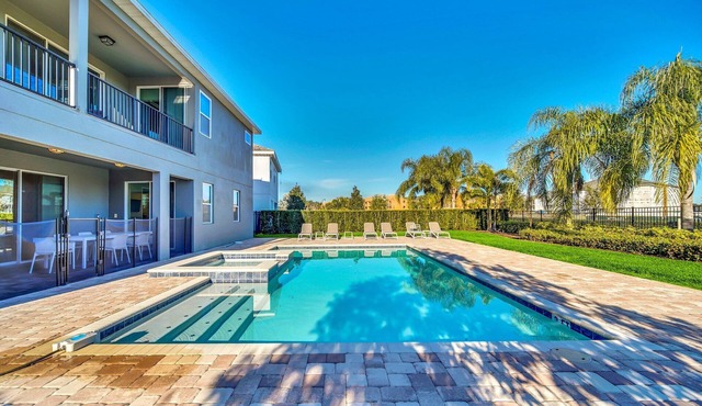 Luxury 11-Bedroom Villa/Pool, & Spa/Movie Room/Sleeps 22/Close to Disney