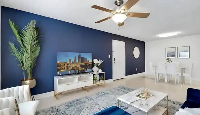 Luxury 2BR Oasis Steps From Bayshore - Resort Style Pool, Gym and Free Parking