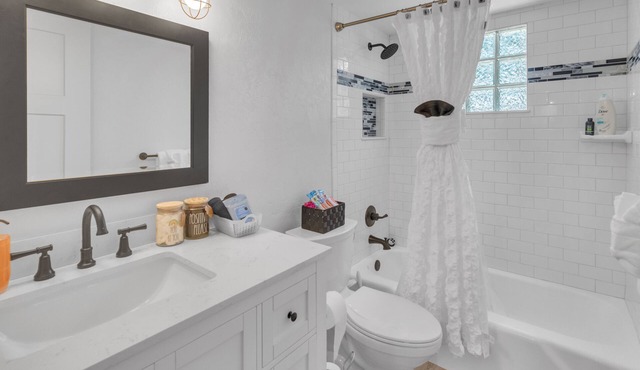 Luxury 6BR Home Near UF & Downtown