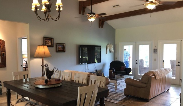 Luxury at "Live Oak Lodge" on 115 acre working cattle ranch, sleeps up to 6