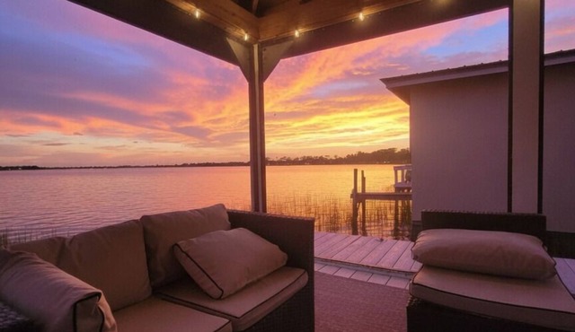 Luxury Home on Dora Lake – 2 Min to Downtown Mount Dora