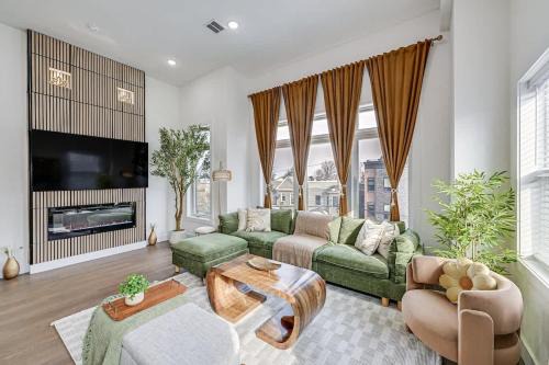 Luxury Rooftop Retreat Near NYC EWR MetLife
