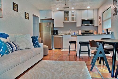 Manatee River Bungalow - 4