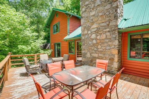Mars Hill Cabin w/Pool Table ~ 2 Mi to Wolf Ridge